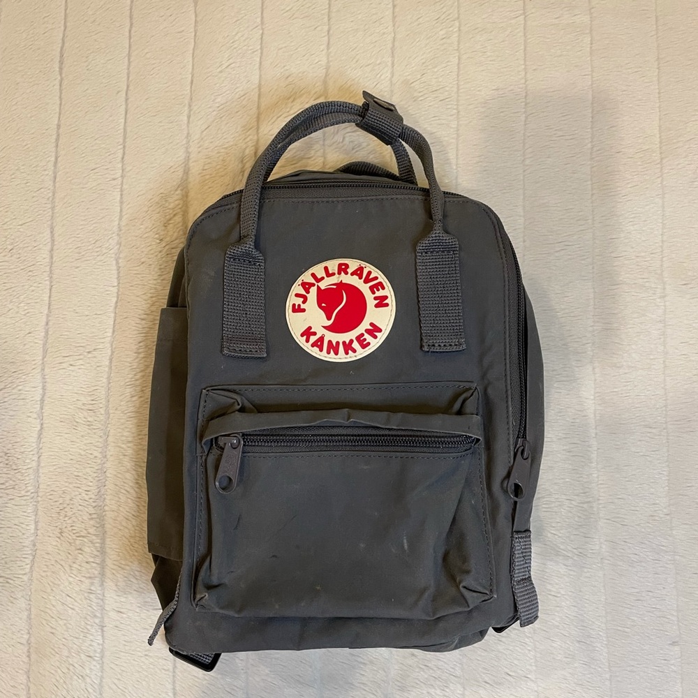 Fjallraven Kanken Mini bag in dark grey